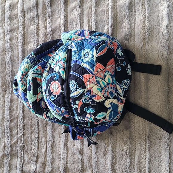 ❌️SOLD❌️ Vera Bradley Lotus Flower Swirl Backpack - Picture 2 of 9